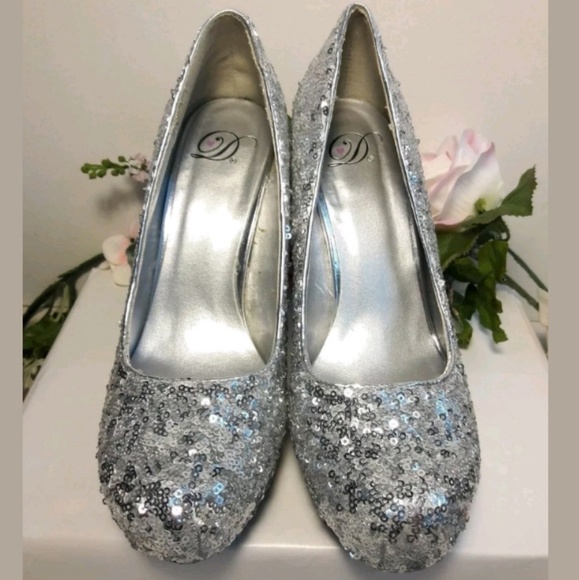 *SOLD* Delicious Sequin Stilettos - Picture 5 of 8